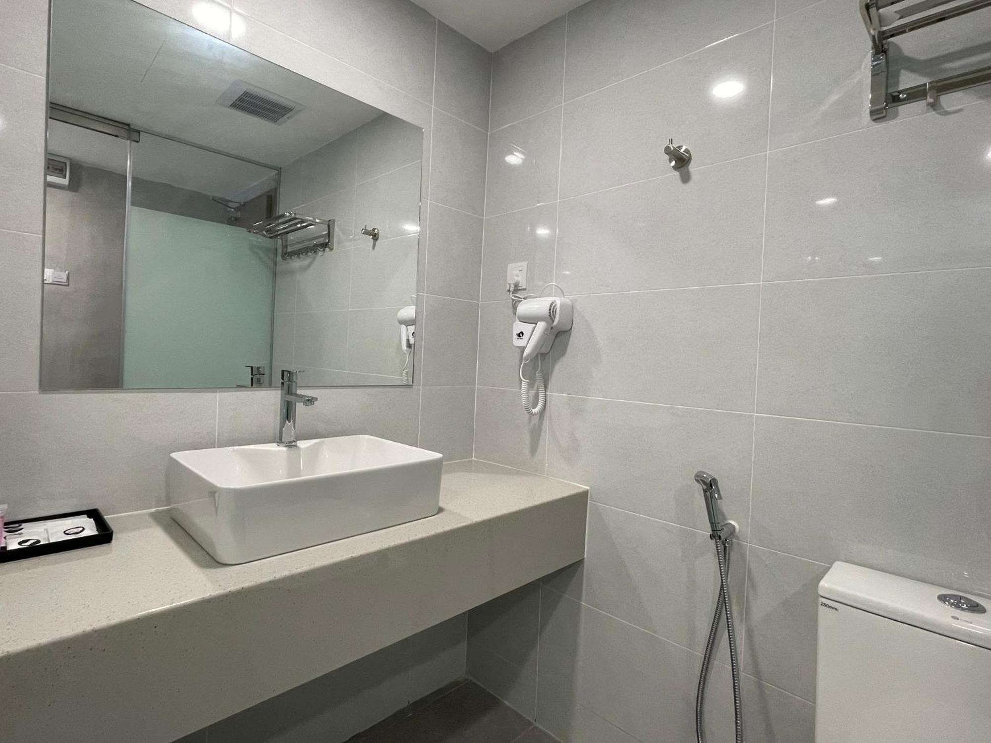 Hpy Hotel ايبوه المظهر الخارجي الصورة